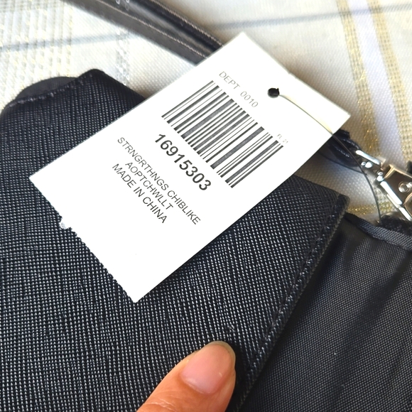 NWT Stranger Things Chibi Characters Tech Wallet - Picture 8 of 10